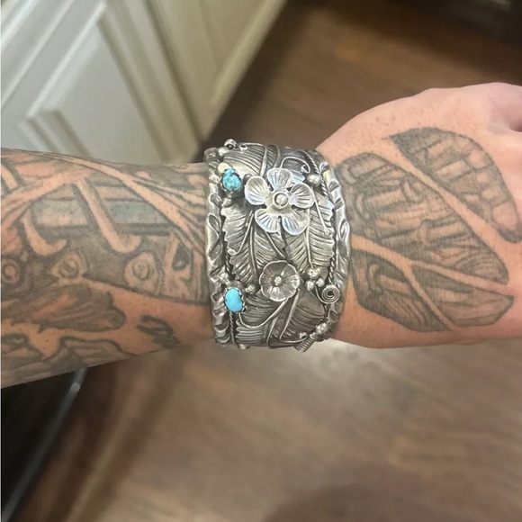 STERLING SILVER NATIVE AMERICAN VTG WIDE TURQUOISE FLORAL CUFF BRACELET 100g 925 - Picture 3 of 15